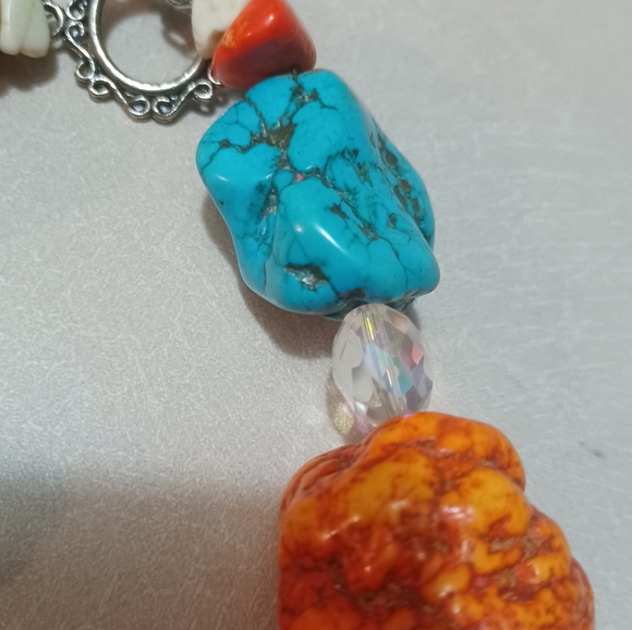 Artisan handcrafted howlite and rhinestone cross necklace - Picture 3 of 7